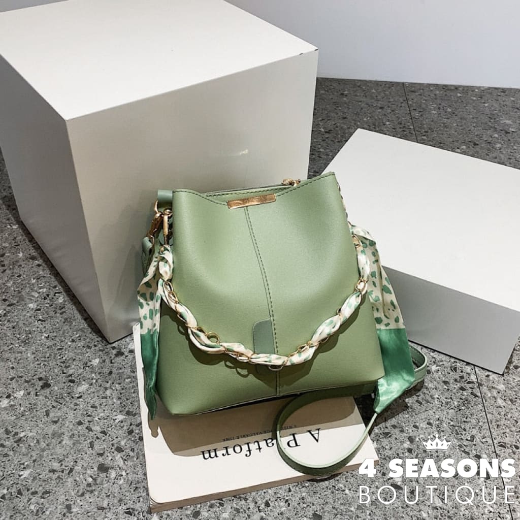 Popular Large-Capacity Bucket Bag For Women 2022 New Fashion Messenger Niche Casual Commuter