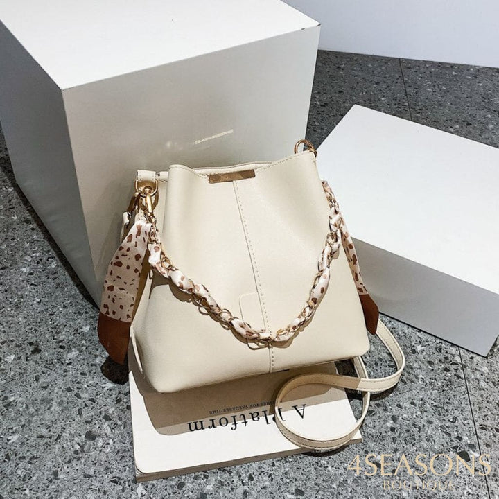 Popular Large-Capacity Bucket Bag For Women 2022 New Fashion Messenger Niche Casual Commuter
