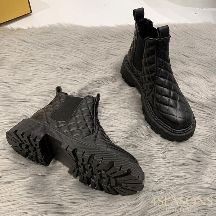 Bota Tratorada Júlia Preta / 34